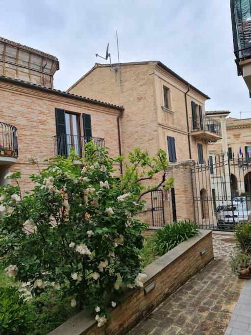 Scrigno Del Borgo-Intero Alloggio Montelupone Luaran gambar