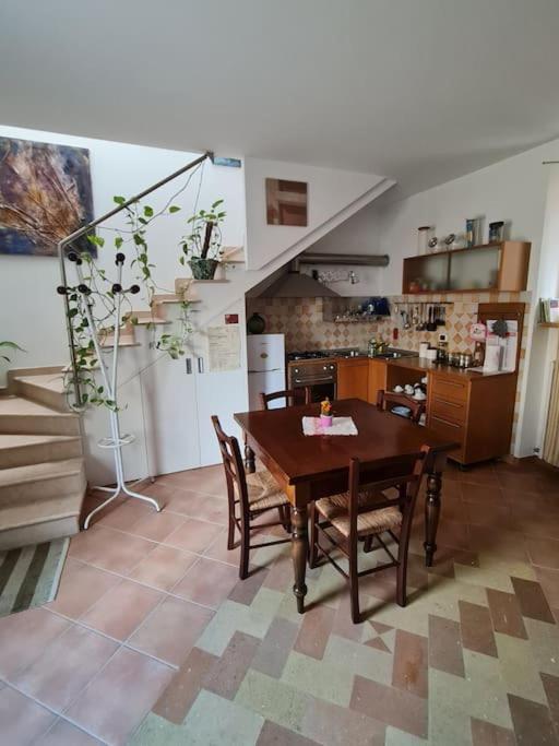 Scrigno Del Borgo-Intero Alloggio Montelupone Luaran gambar